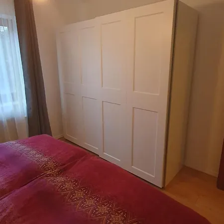 Bullauge Apartment *