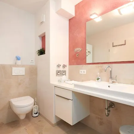 Bullauge Apartment
