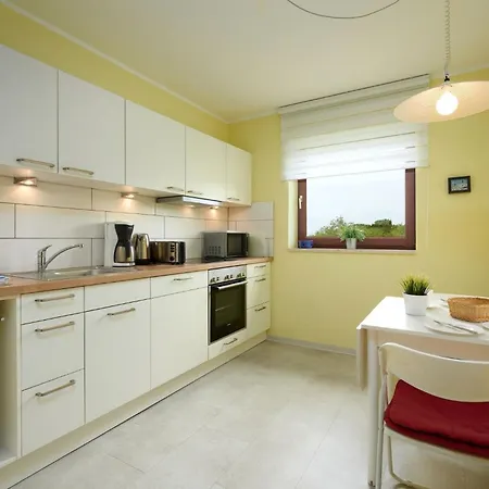 Bullauge Apartment *